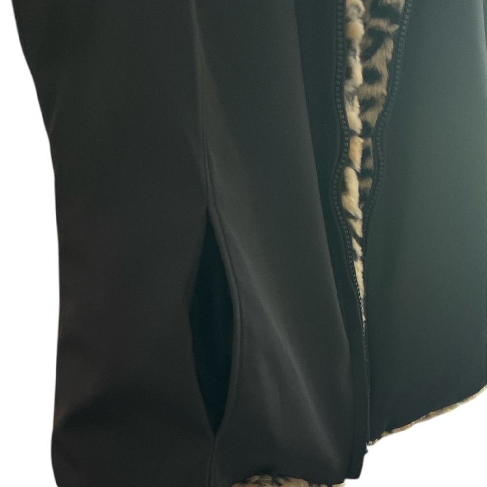 Kristen Blake medium reversible animal faux fur vest - Picture 7 of 8
